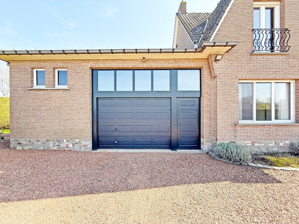 Sixties villa met opslagruimte/garage en zicht op Cotthem 