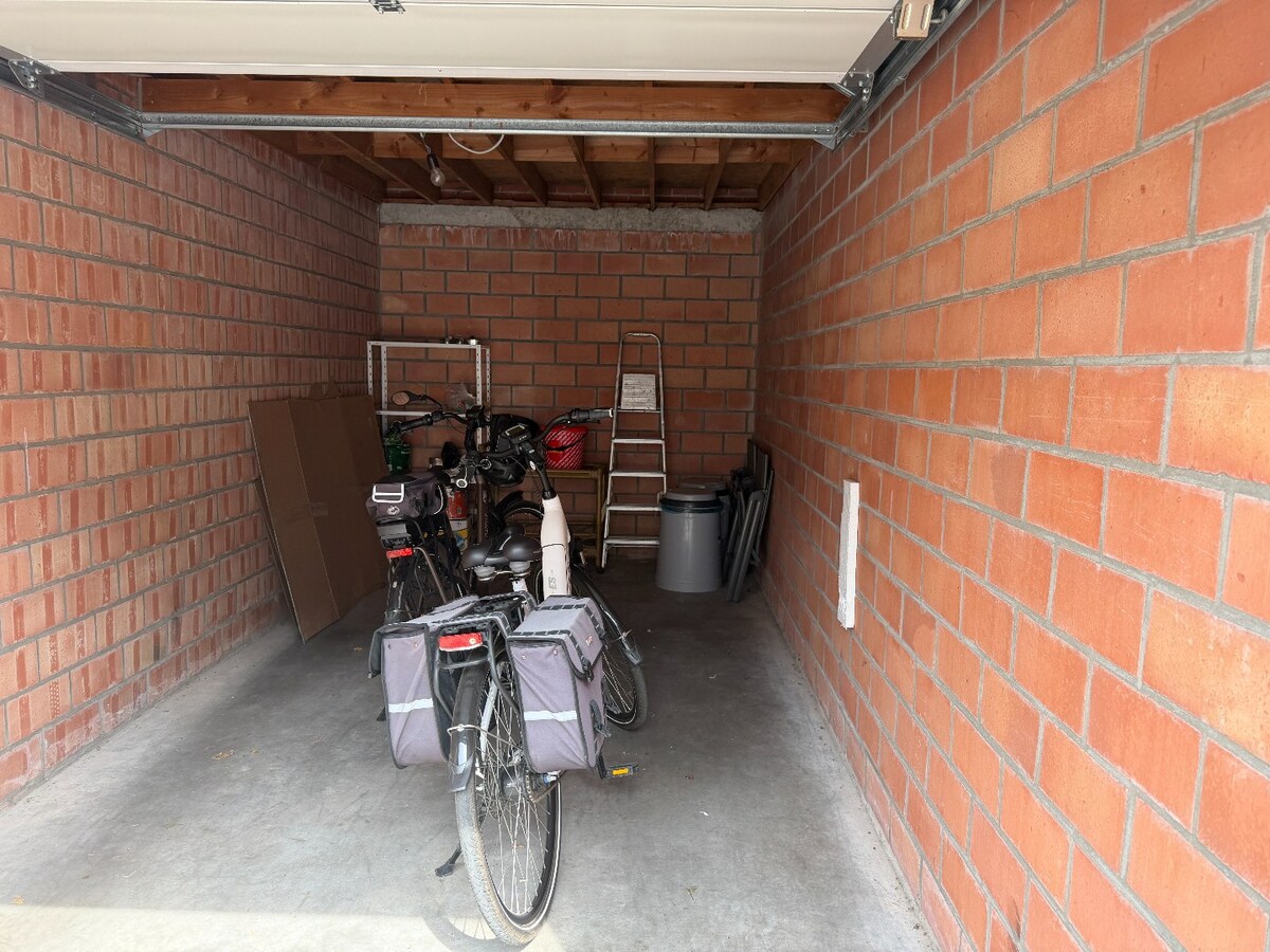 Instapklaar 2 slaapkamerappartement met garage in Houthulst 