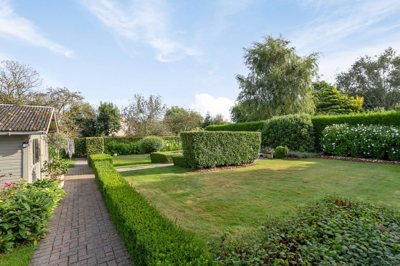 Gunstig gelegen villa met prachtig aangelegde tuin 