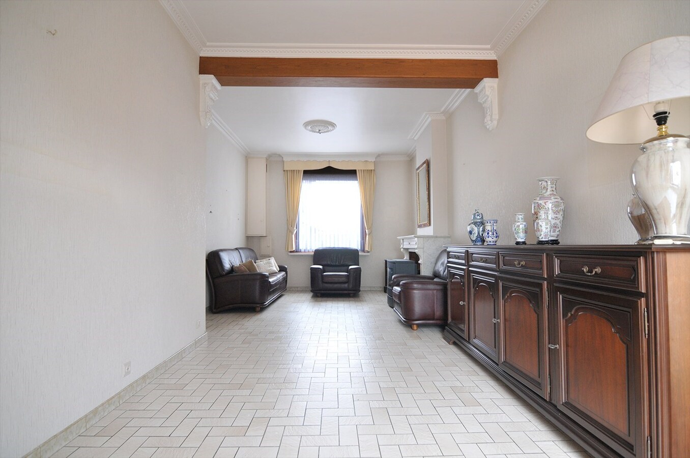 NIEUWE PRIJS Kloeke halfopen woning met 4 slaapkamers, tuin en garage 