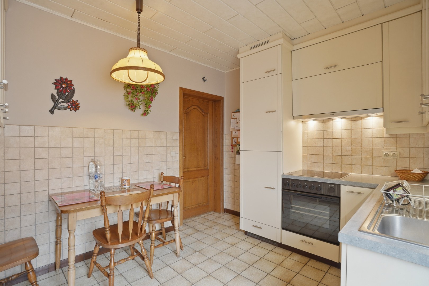 Alleenstaande bungalow met garage en tuin  op 684 m² 