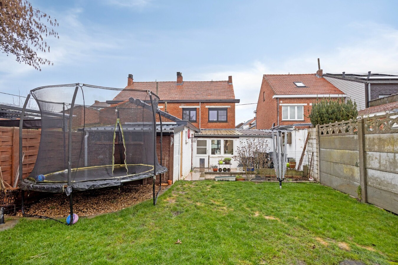 Instapklare woning met 3 slaapkamers en tuin. 