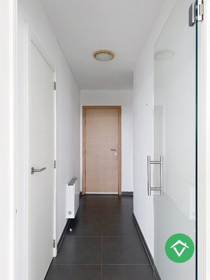 Gemeubeld appartement met 2 slaapkamers en ruim terras te Oostende 