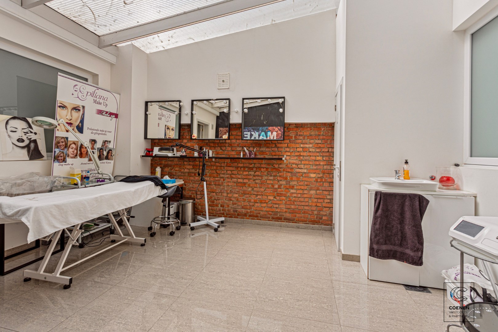 Prachtige handelsruimte met een bruikbare oppervlakte van 355 m² op een SCHITTERENDE locatie te Berchem 