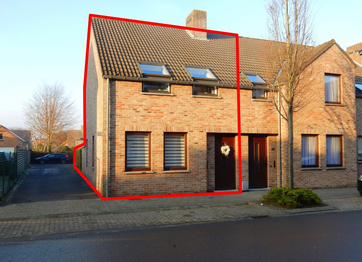 Instapklare woning met dubbele garage 