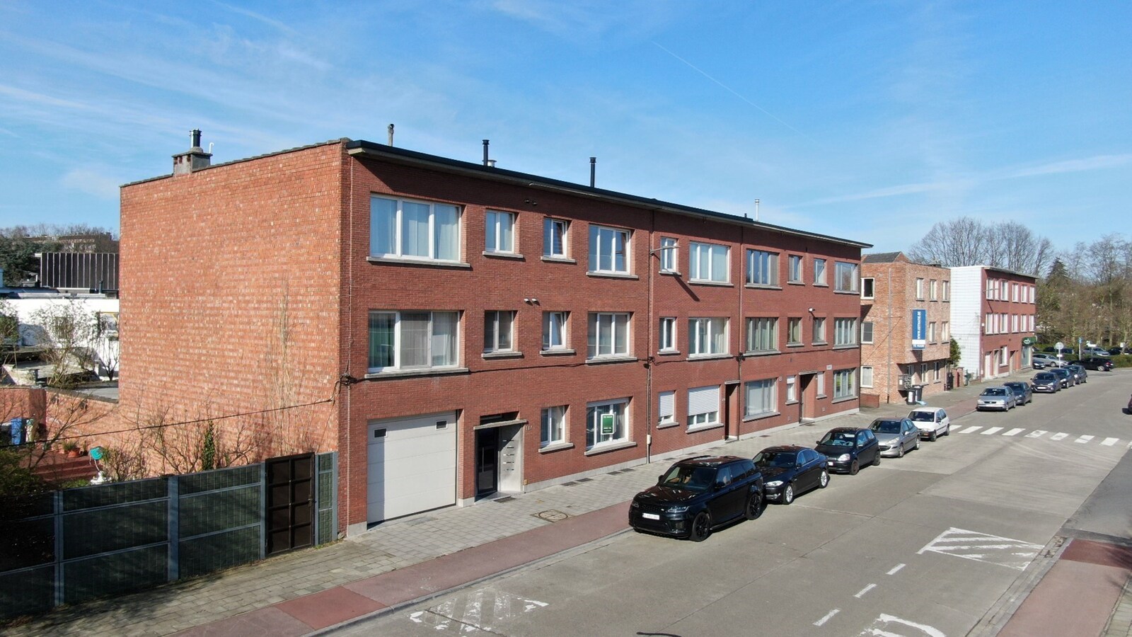 Opbrengsteigendom met 8 appartementen, 10 ondergrondse garageboxen. 