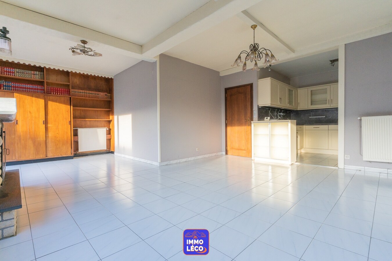 "Plain-Pied" érigé sur 544m² avec double garage, parking, jardin ! 