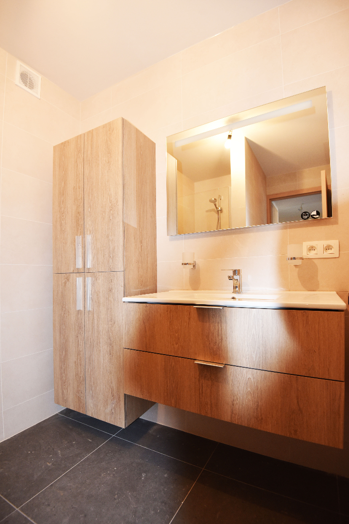 Nieuwbouwappartement, 2 slpks, autostaanplaats en terras te MALDEGEM centrum. 