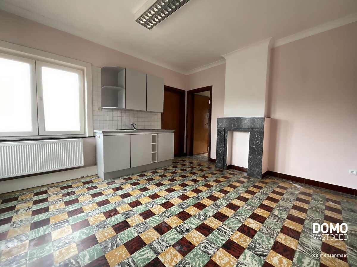 WONING MET TUIN, GARAGE EN 3 SLAAPKAMERS IN HET CENTRUM VAN KERMT 