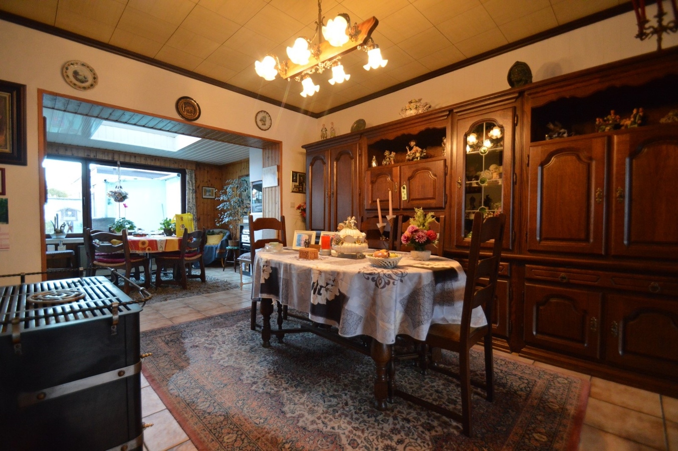 Volumineuze, te renoveren woning met garage - Heist 