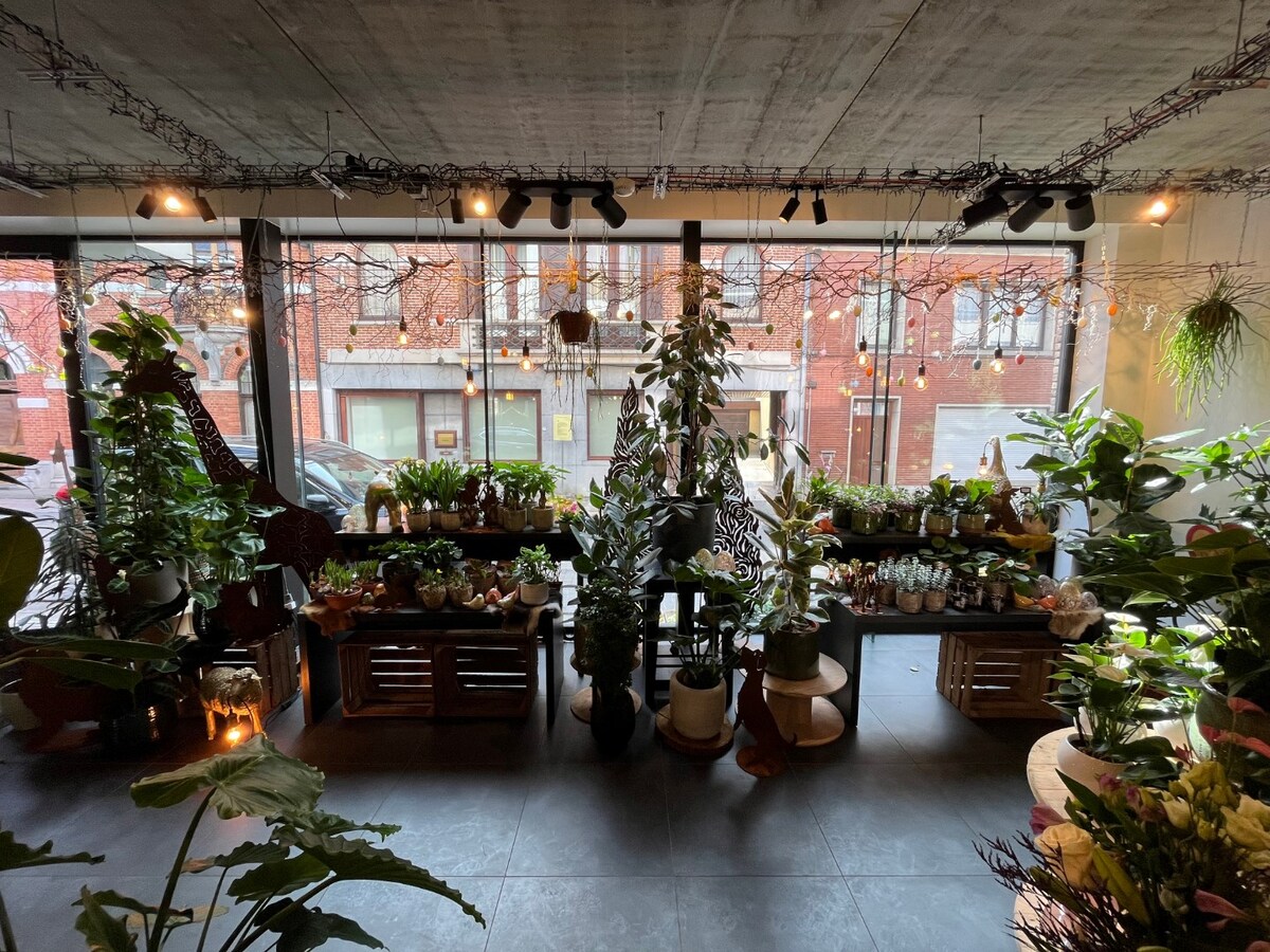 Gelijkvloers handelspand (winkel of kantoor). 