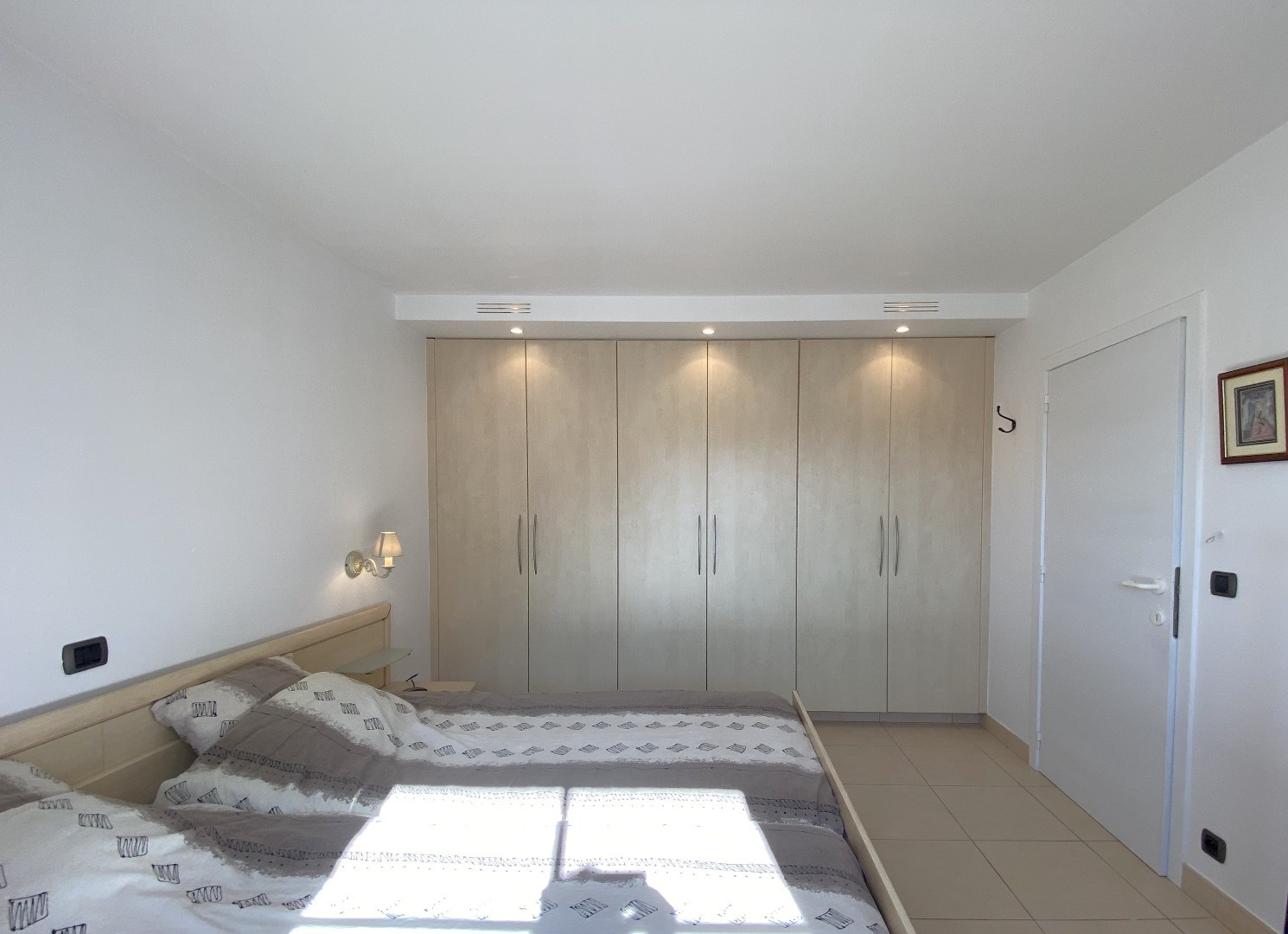 Zeer goed onderhouden ruime villa met tuin op topligging te Sint-Eloois-Vijve! 