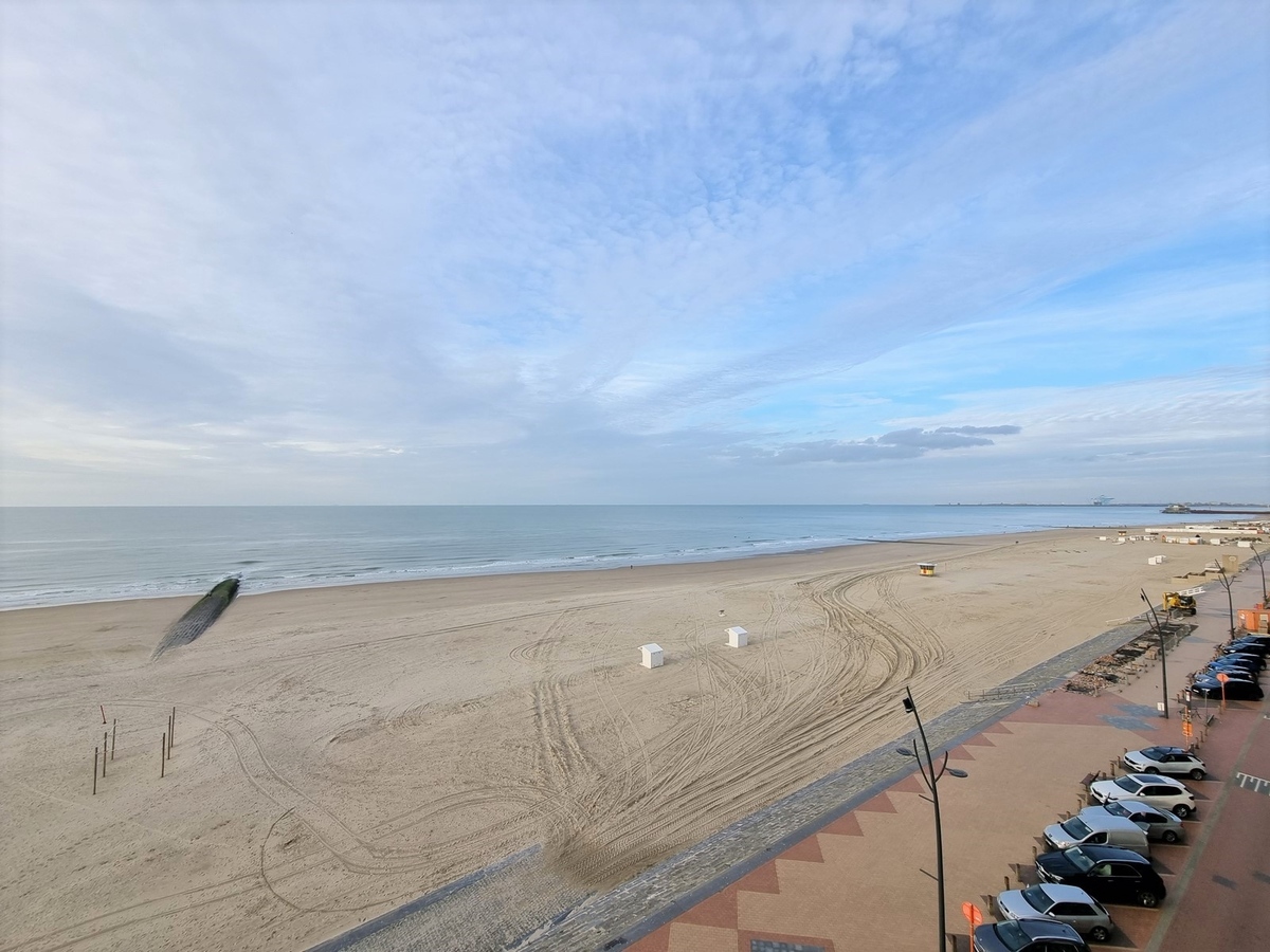 Designappartement met terras op de Zeedijk - Blankenberge 