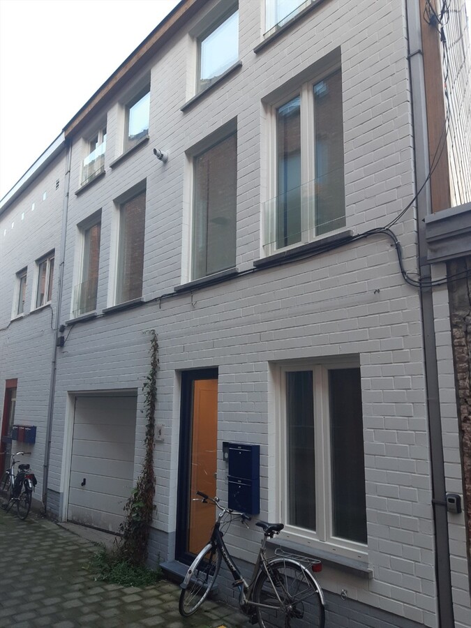 Stijlvol woonhuis-appartement. 