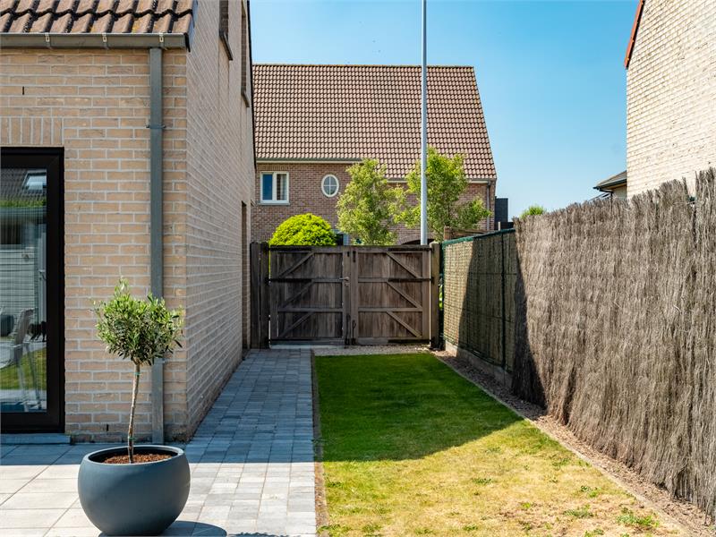 Instapklare woning in rustige wijk te Eeklo. 