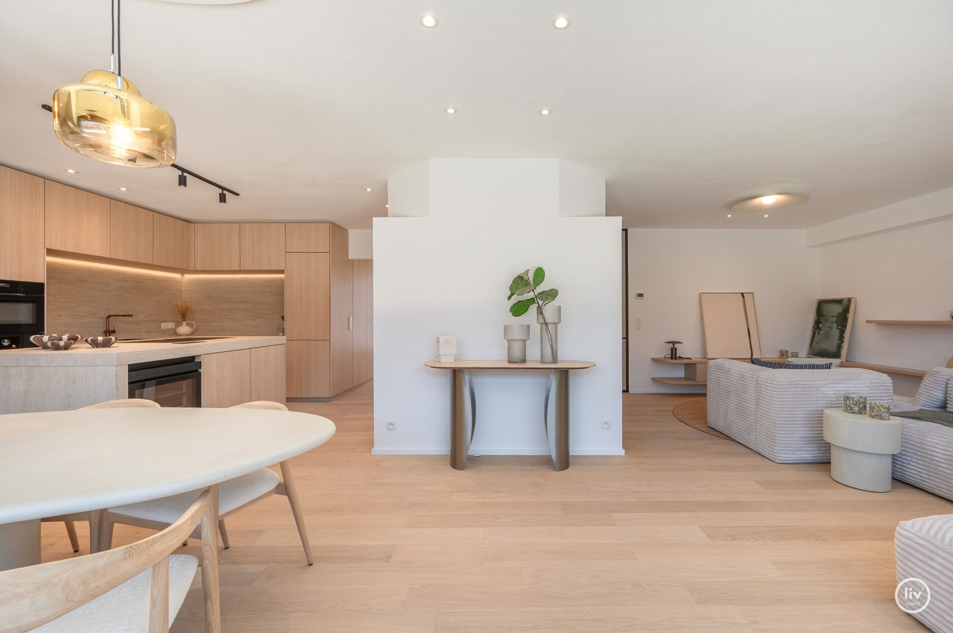 Prachtige ruime duplex (216 m2) top gerenoveerd gelegen op de Leopoldlaan te Knokke. 