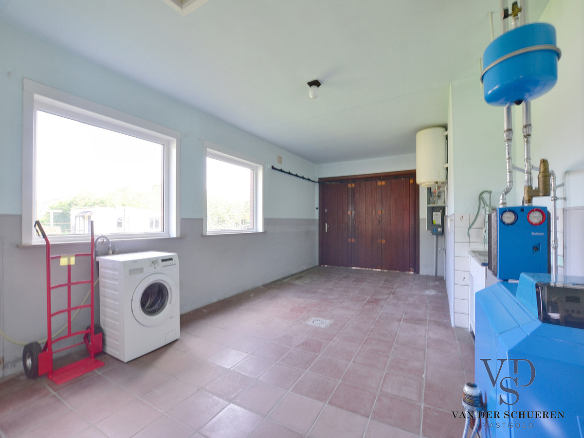 Op te frissen bungalow in doodlopende straat. 