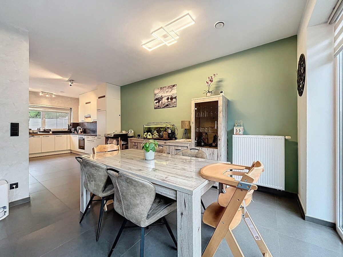 Recente (2017) gezinswoning met garage en tuin te Borsbeke 