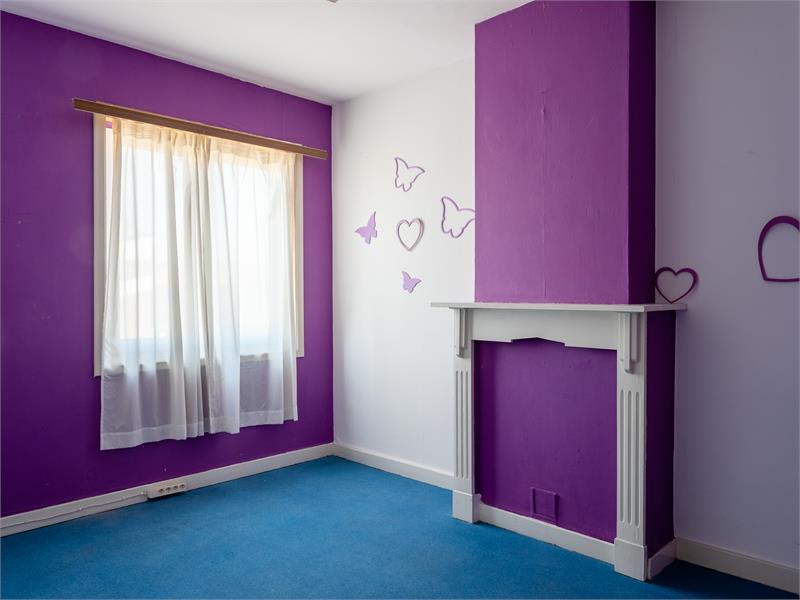 Buitenkans: grote, solide, te renoveren woning in centrum Bassevelde 