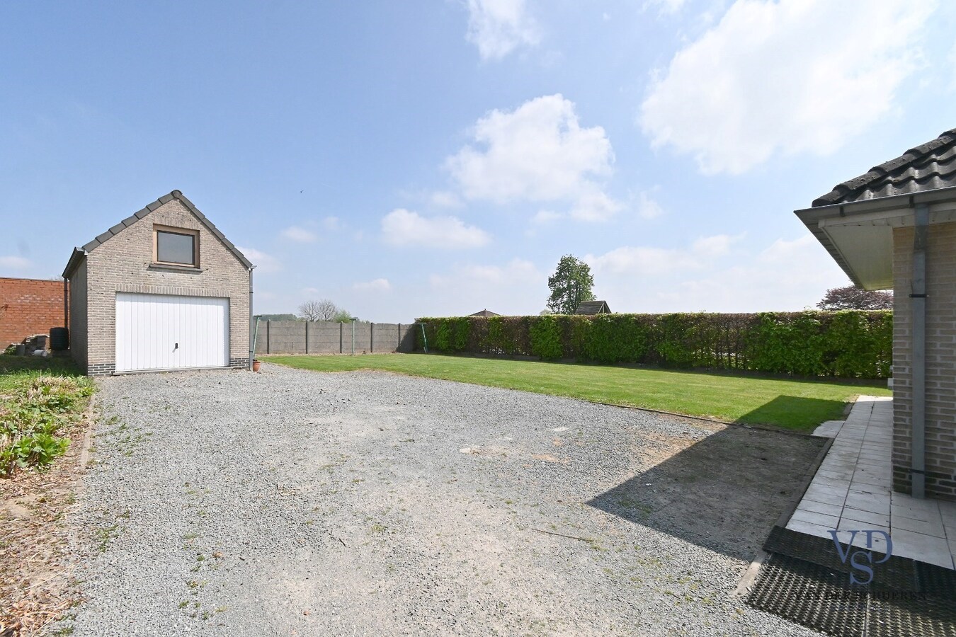 Bungalowwoning met afzonderlijke garage 