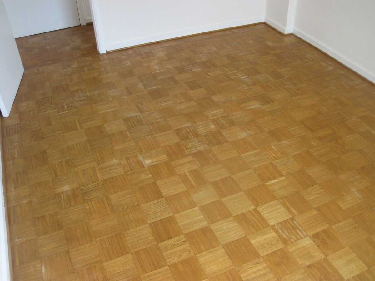 Luxueus appartement met garage en berging (kelder). 