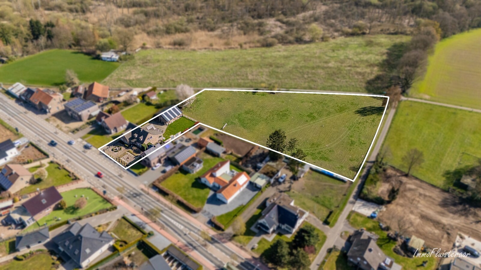 Ruime woning met paardenstallen op ca. 85 are te Kinrooi 