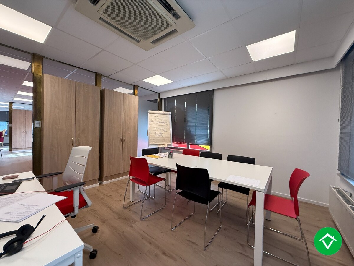 Commercieel gelegen handelspand te Roeselare 