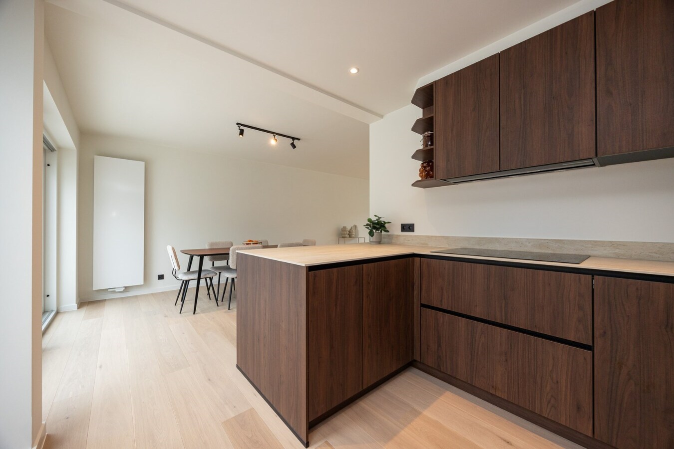 Volledig gerenoveerde HOB op een toplocatie te Kapellen! 