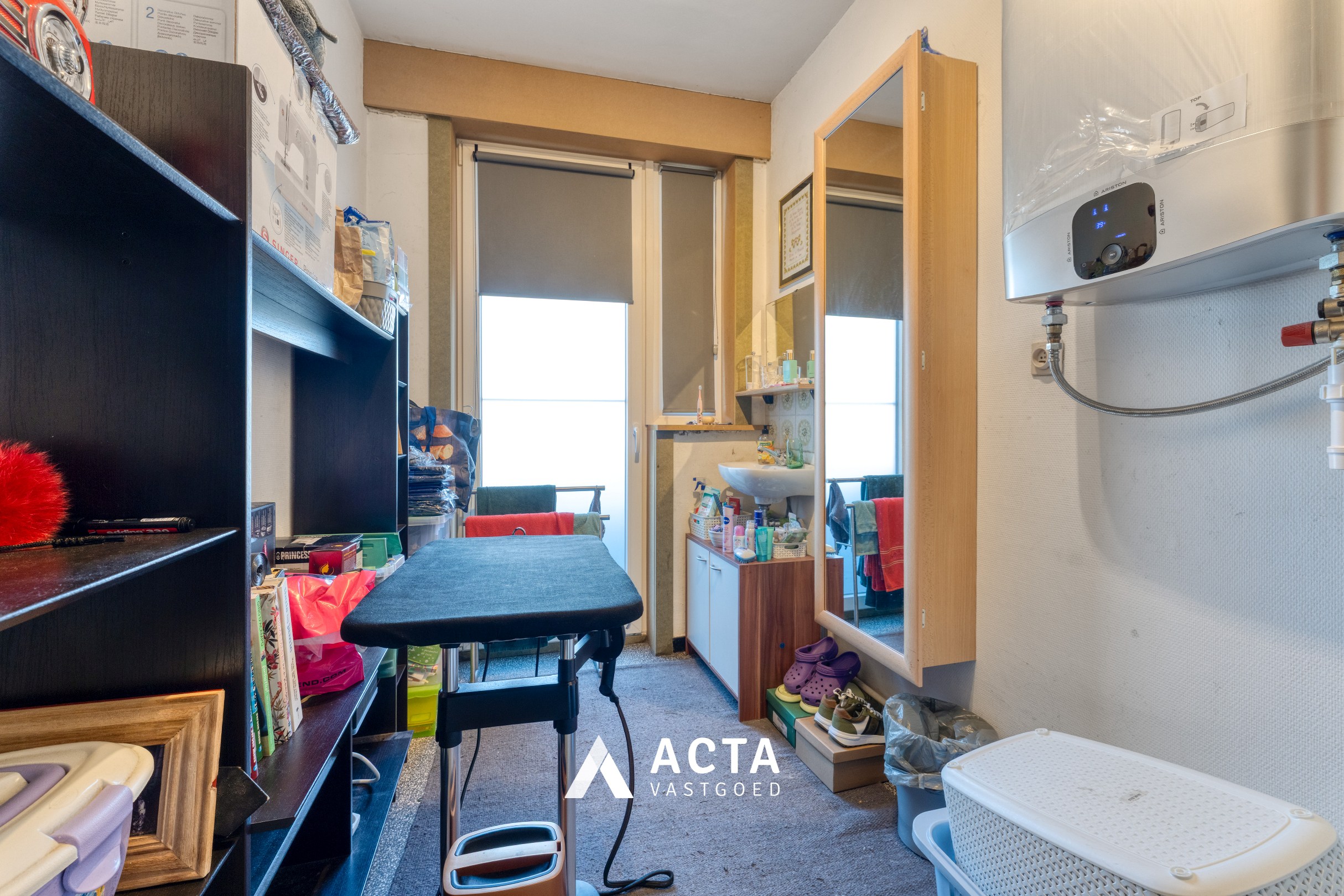 Halfopen bebouwing met vier slaapkamers en dubbele garage in Mariakerke 