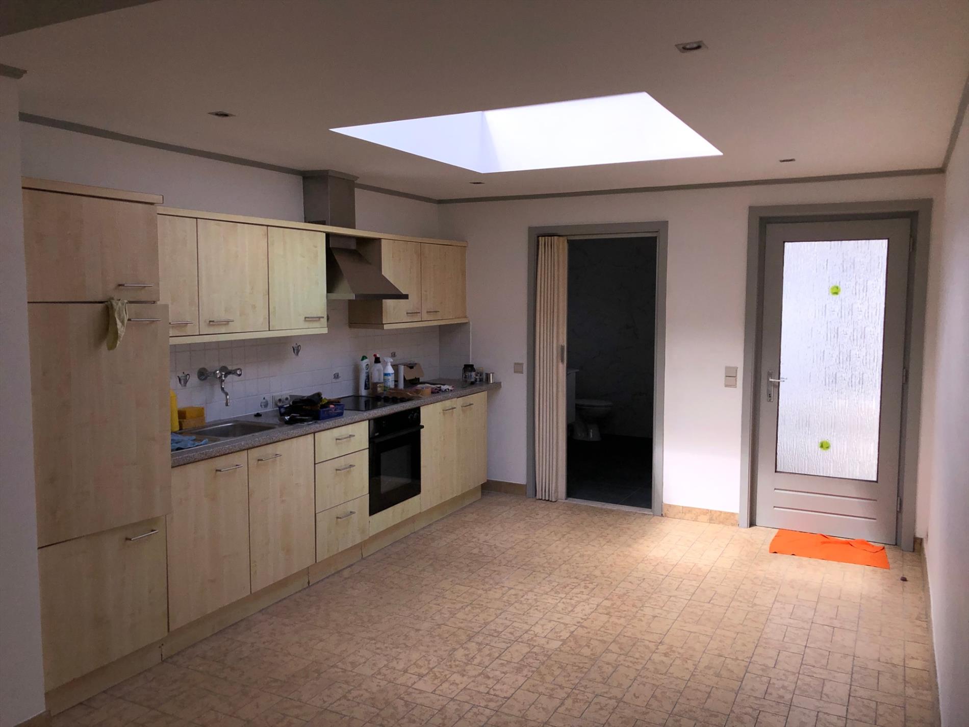 Opgefriste rijwoning met stadskoertje 