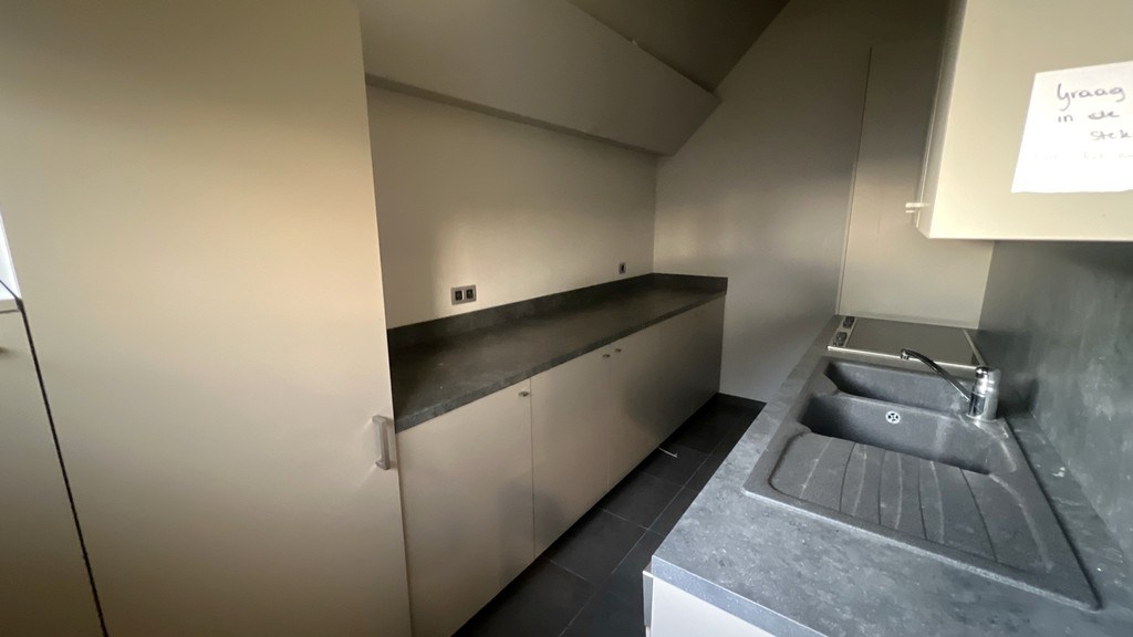 Bedrijfsgebouw met woning te koop vlakbij N60 in Gavere