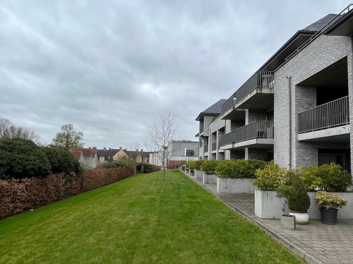 Hedendaags 2-slpk-appartement met groot terras 