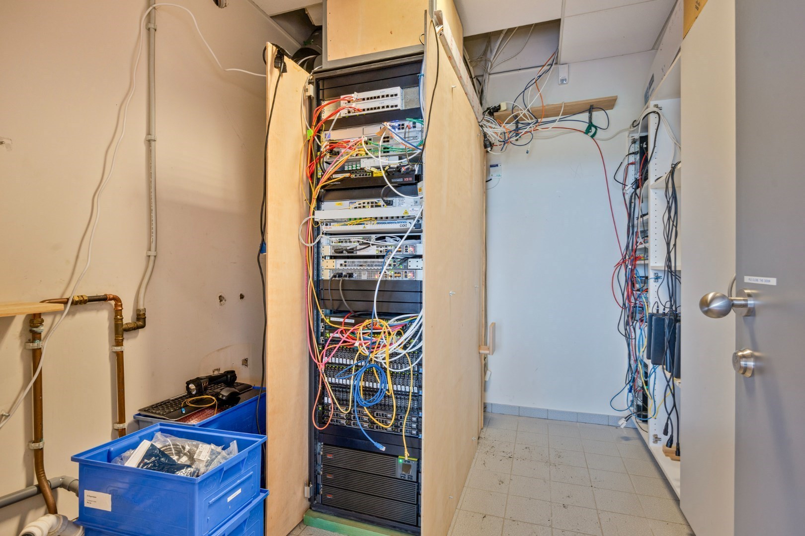 Kantoor te koop in het industriepark te Haasrode/Heverlee met 14 parkings - opp. 626 m² - verkoop van aandelen 