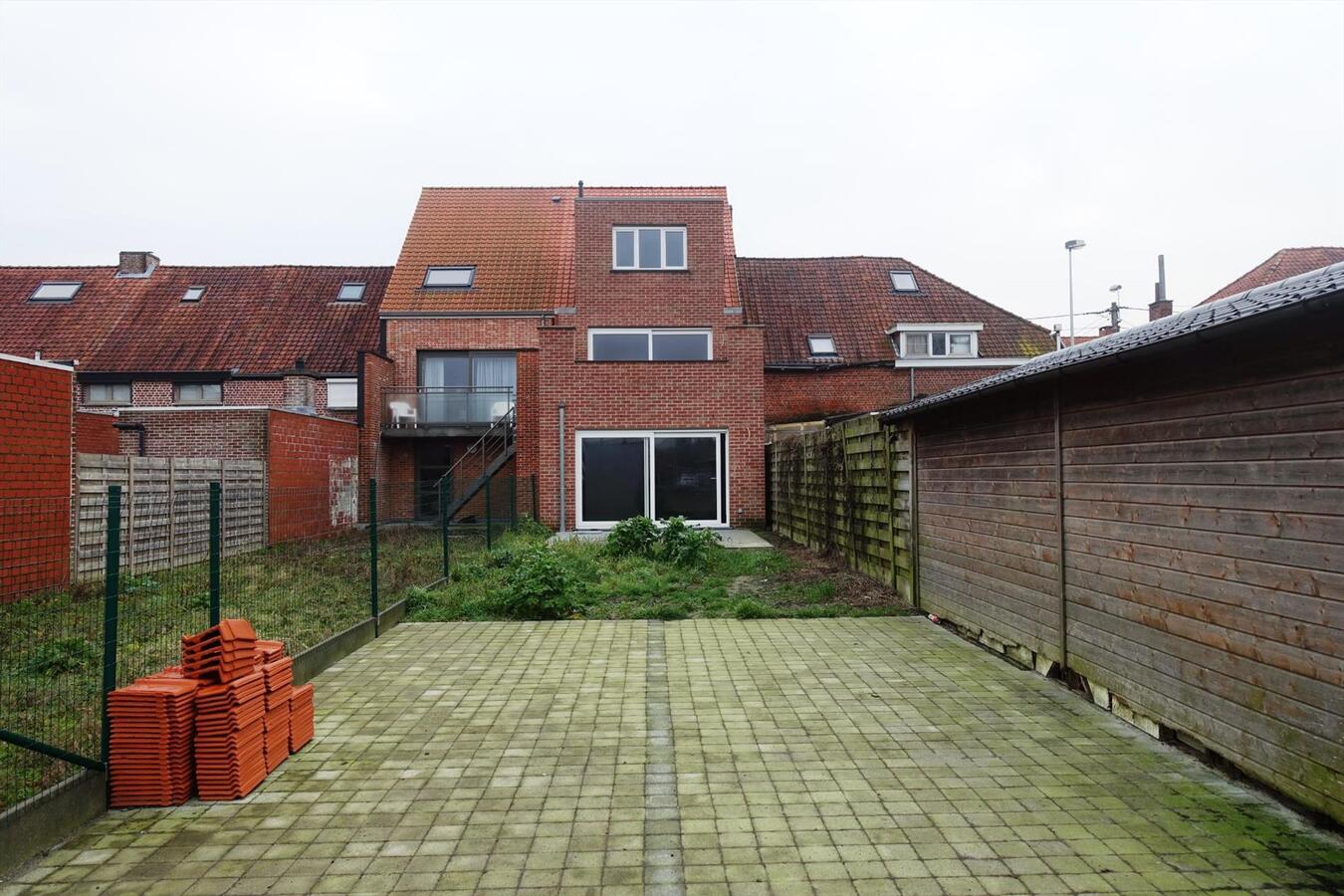 Gelijkvloersappartement met tuin en 2 autostaanplaatsen 