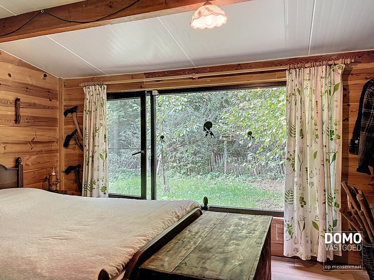 UNIEK DOMEIN MET OFF-GRID VAKANTIEWONING, SCHUUR EN 2 VIJVERS OP 1 HA 41 A 