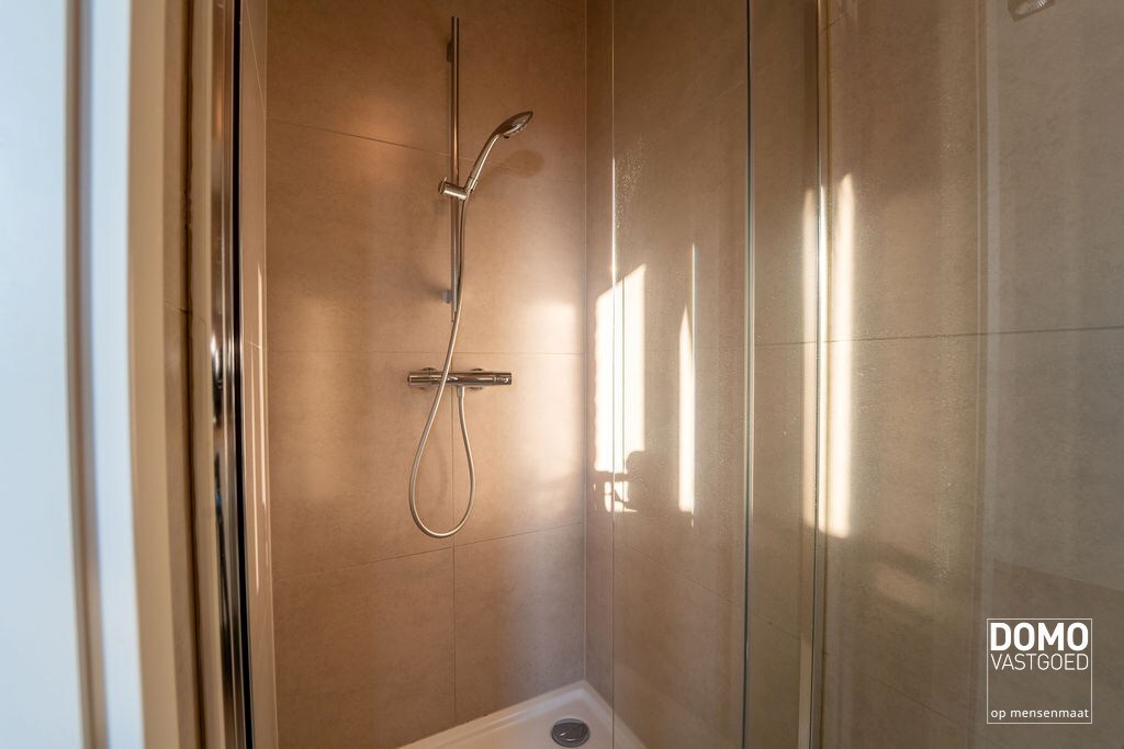 LUXE PENTHOUSE APPARTEMENT MET 2 TERASSEN, LIFT EN ONDERGRONDSE AUTOSTANDPLAATS IN HASSELT. 