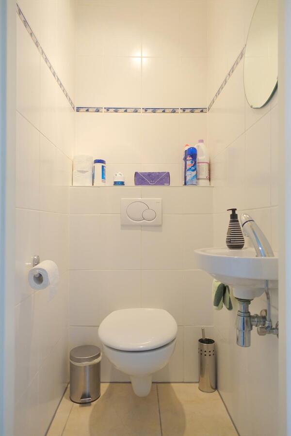 Lichtrijk appartement met groot terras en garagebox 