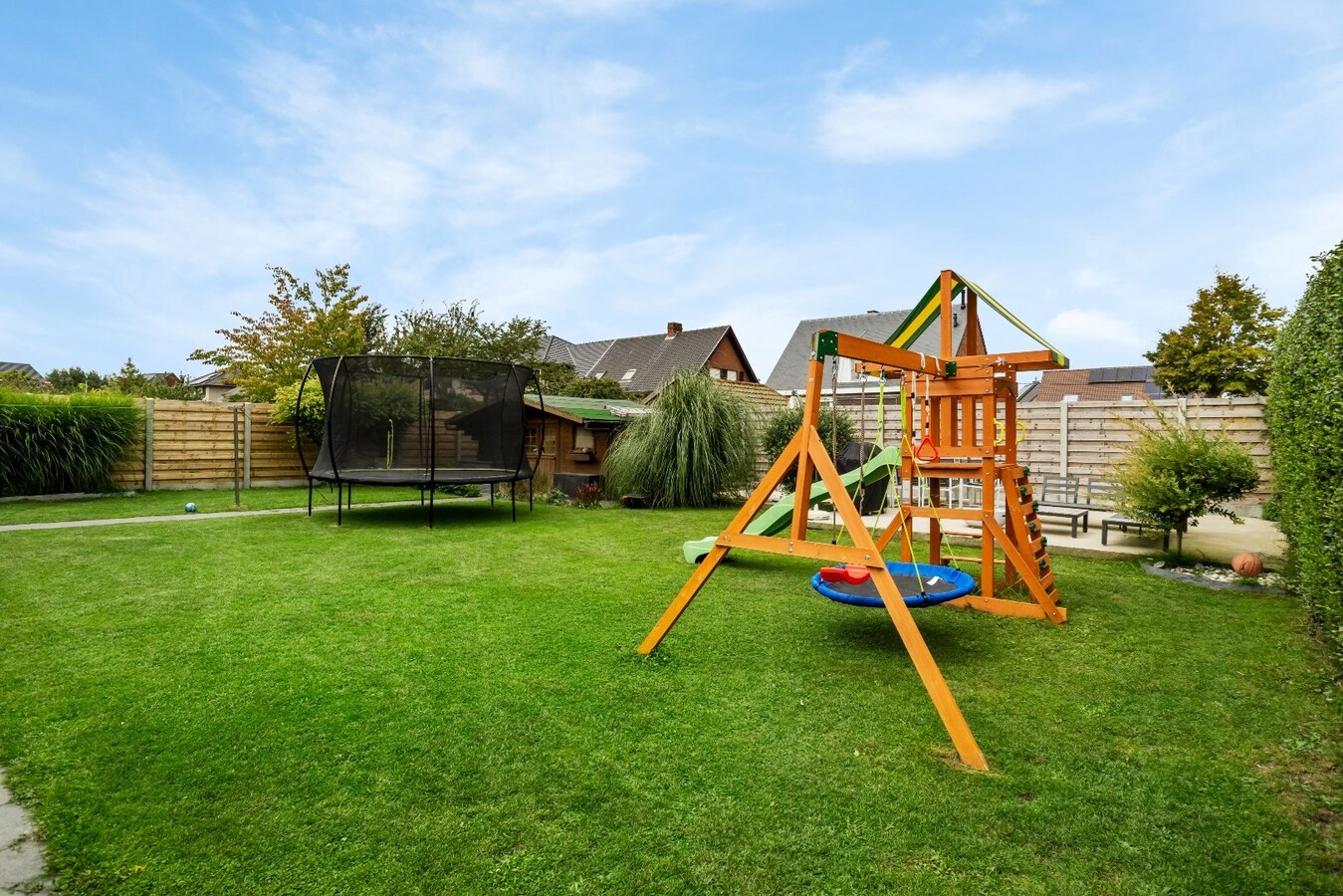 Centraal gelegen, halfopen woning op perceel 624m² 