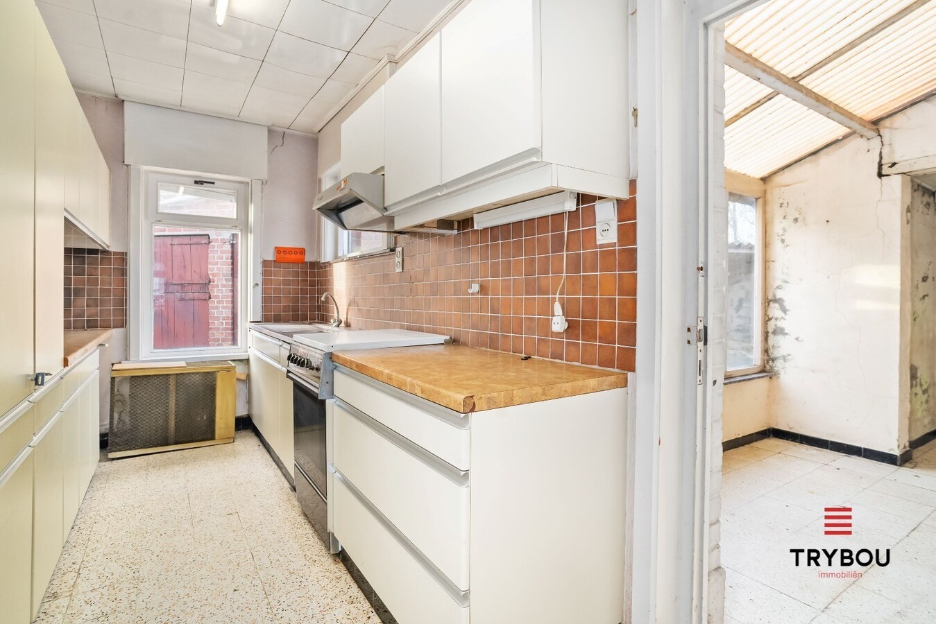 Zongerichte, te renoveren woning op ruim perceel van 618m² 