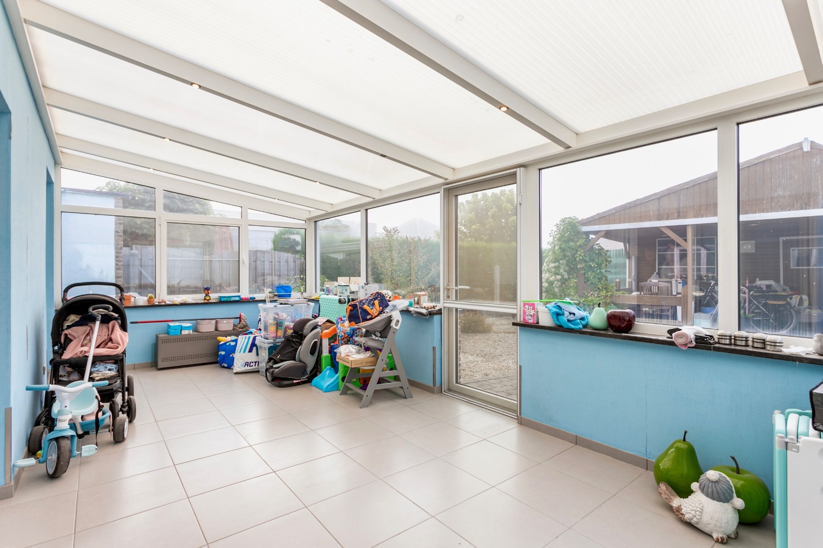 Ruime, te renoveren woning met 3 slpk en garage 