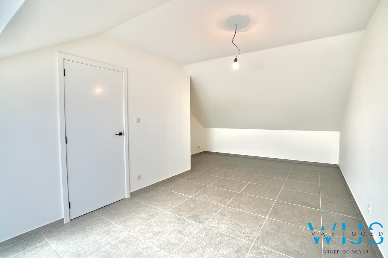 Drieslaapkamer appartement met garage in hartje Ertvelde ! 