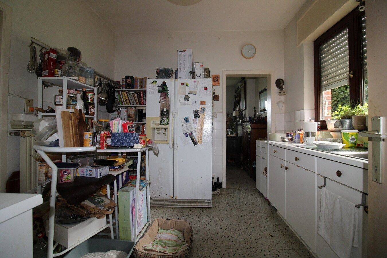 Charmante, te renoveren woning met hangar 