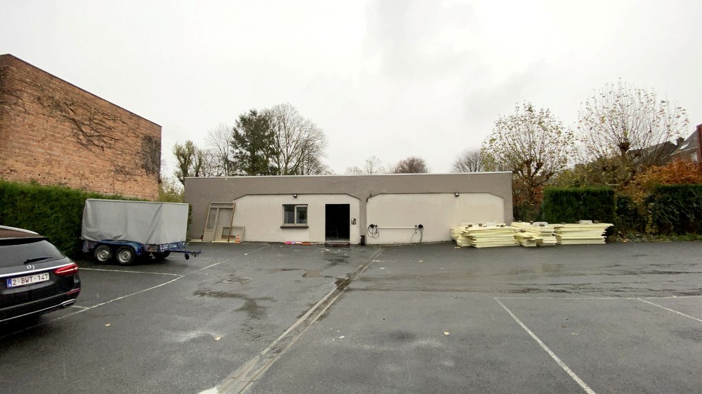 Kantoorrenovatieproject te koop vlakbij klaverblad in Gent