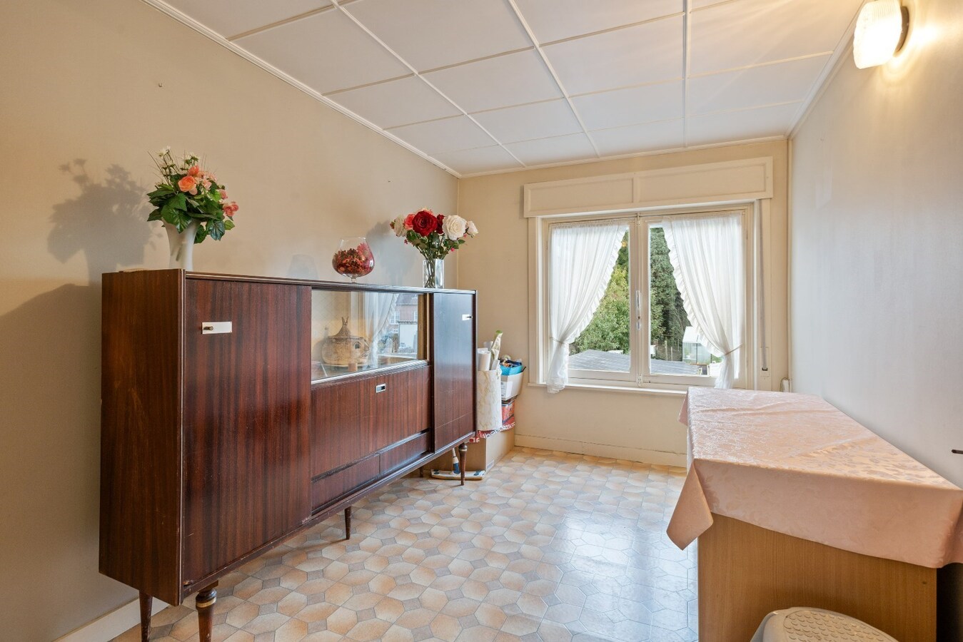 Degelijk gebouwde woning met drie ruime slaapkamers 