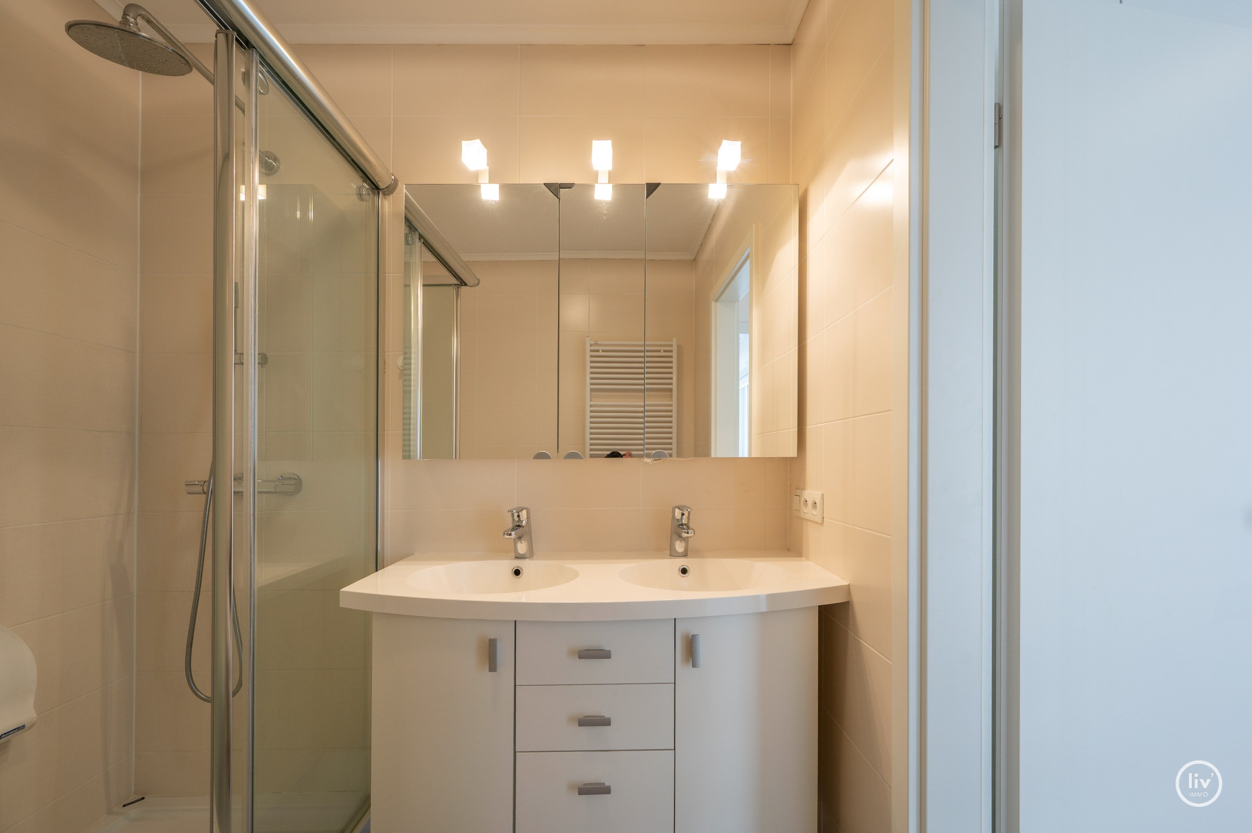Instapklaar  2-slaapkamerappartement op een centrale ligging te Bayauxlaan in Knokke. 