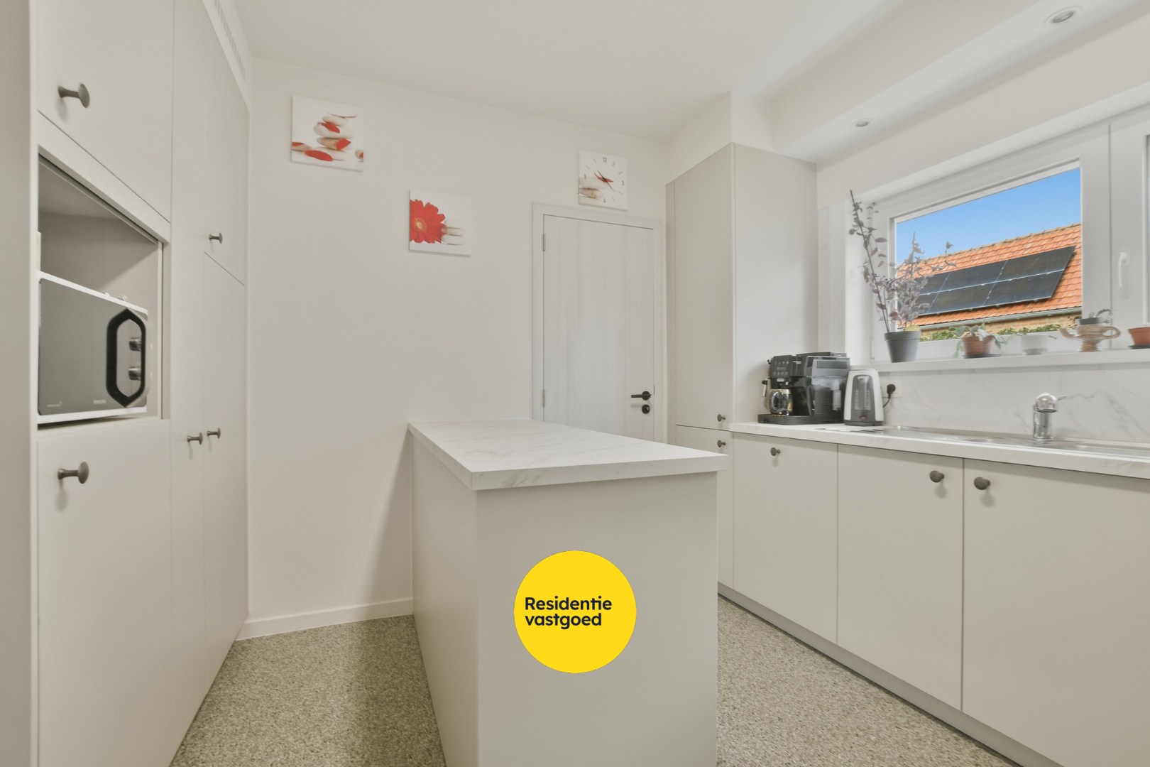 Instapklare en volledig gerenoveerde bungalow met 3 slaapkamers, tuin en garage vlak bij bos en centrum van De Haan 