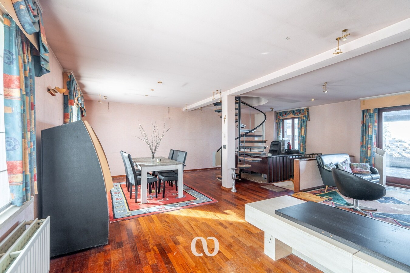 Handelspand met woonst en mogelijkheden in centrum Gavere 