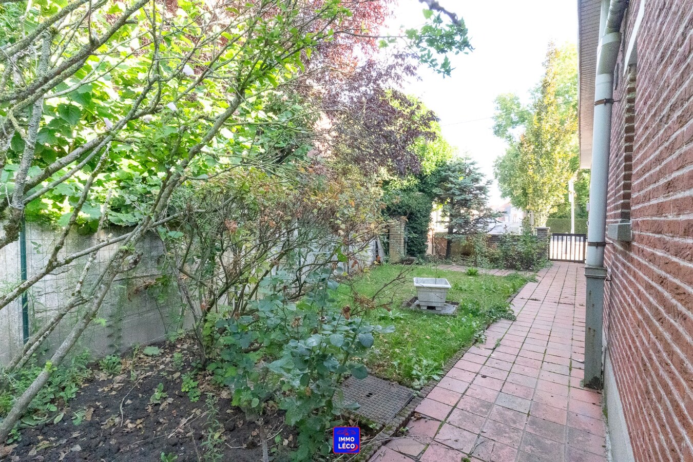 3 façades avec garage et jardin, EXCELLENT POTENTIEL ! 