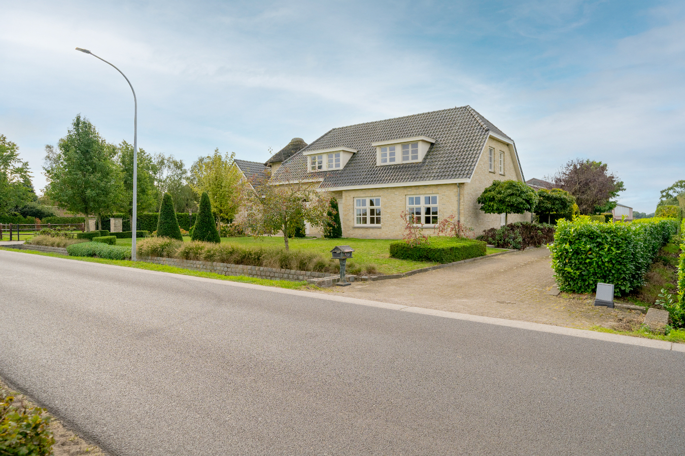 Stunning equestrian estate on approximately 3.5 ha/8.65 acres in Poppel 