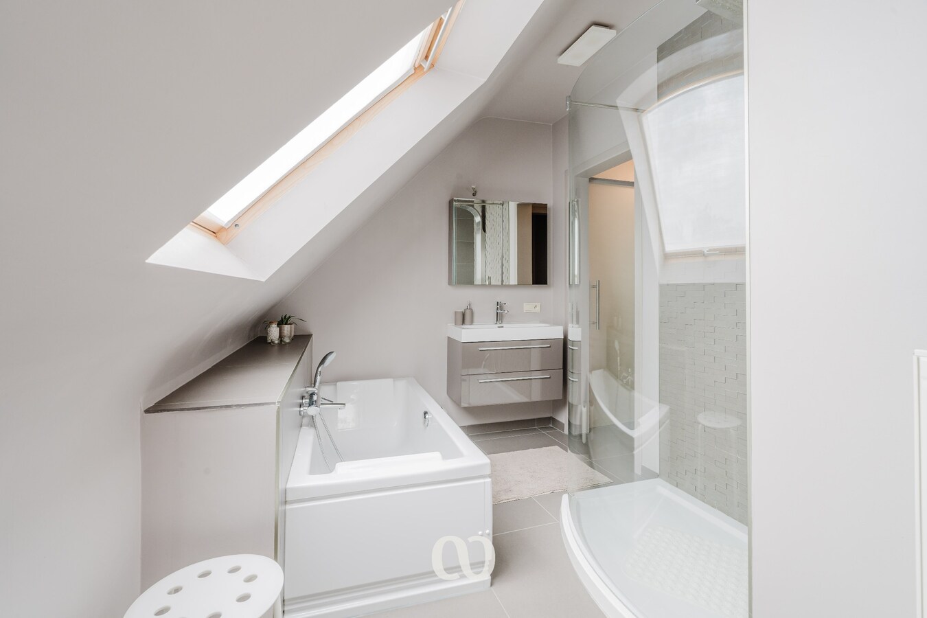 Prachtig gelegen duplex appartement met drie slaapkamers en garage 